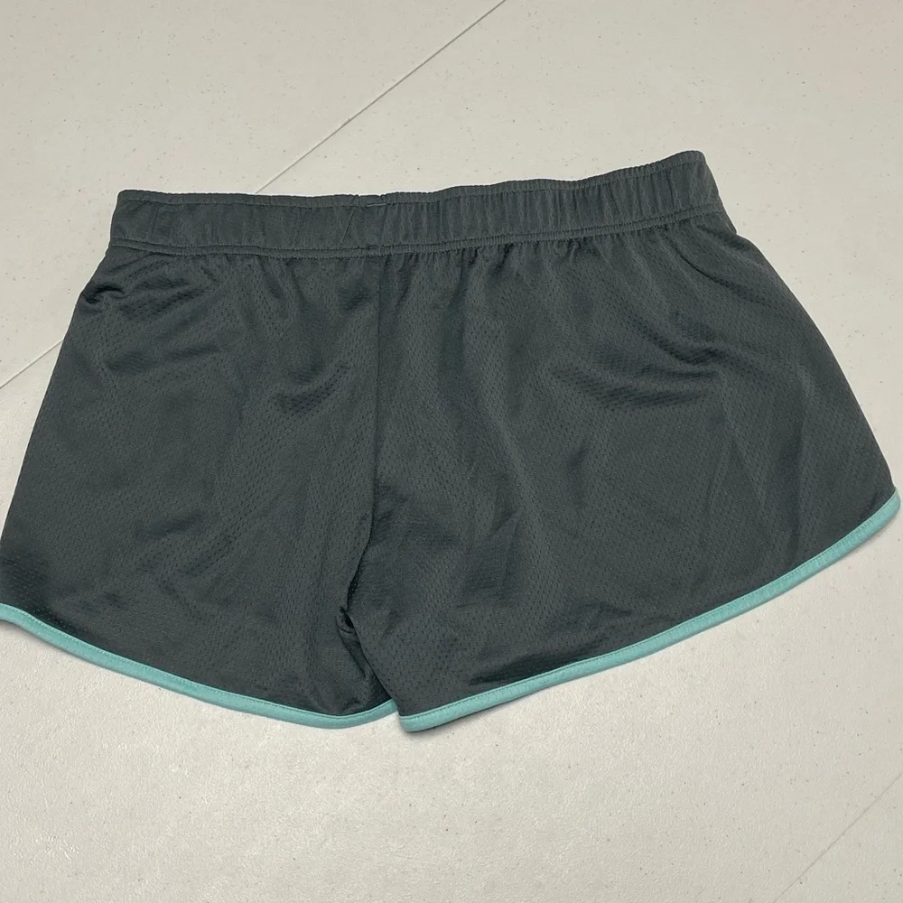 Under Armour Women's Sz Medium 3” Gray Athletic Shorts with Teal Trim Running